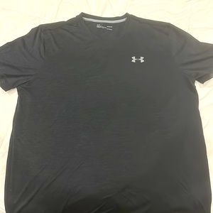 Under armour V neck heat gear loose
